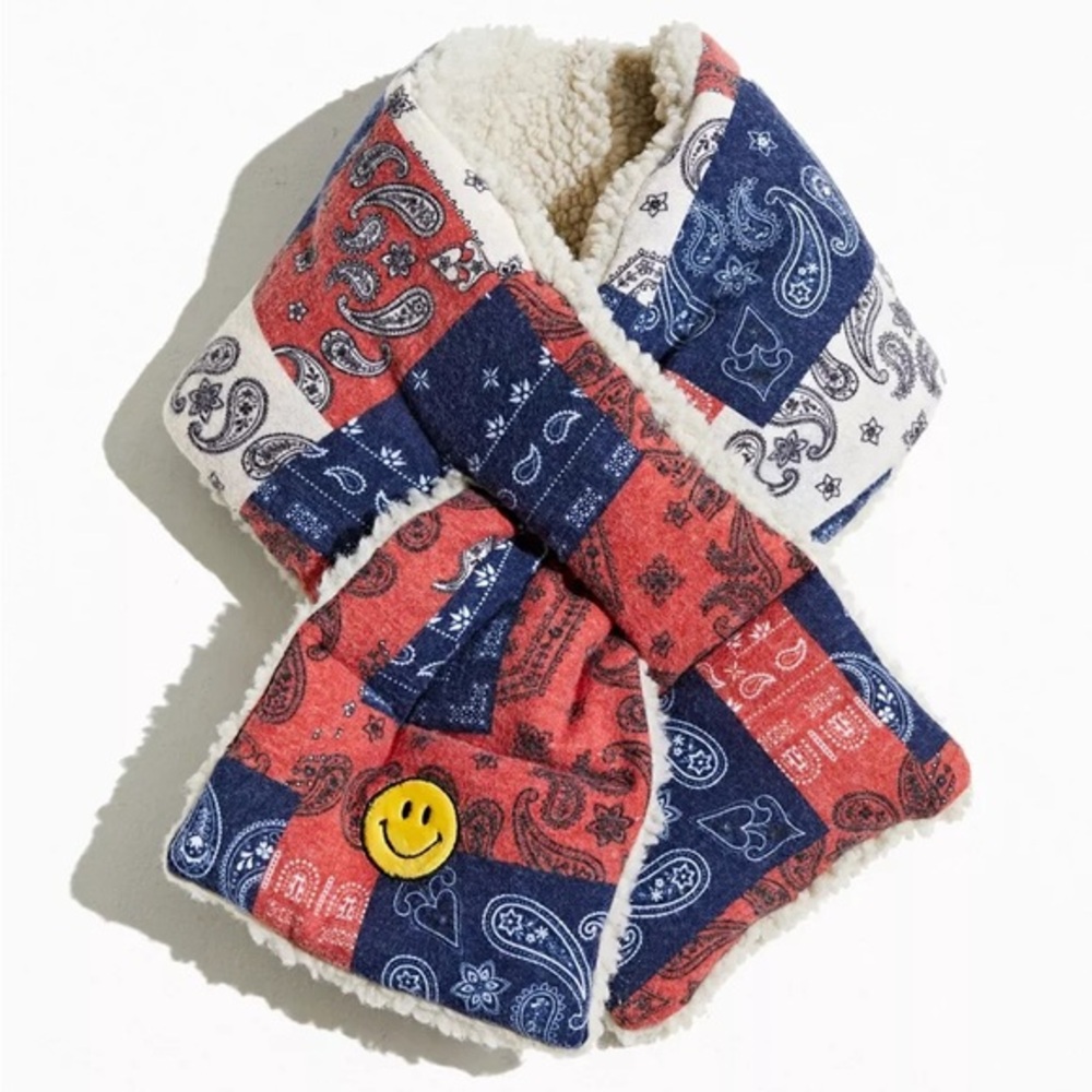 New🌟Paisley Smile Pull-Through Scarf